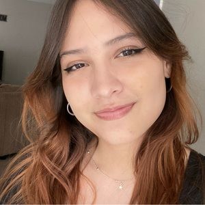 Meet your Posher, Sarina